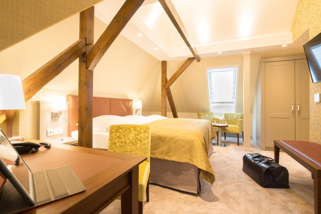 Parkhotel Gueldene Berge Weissenfels Room photo